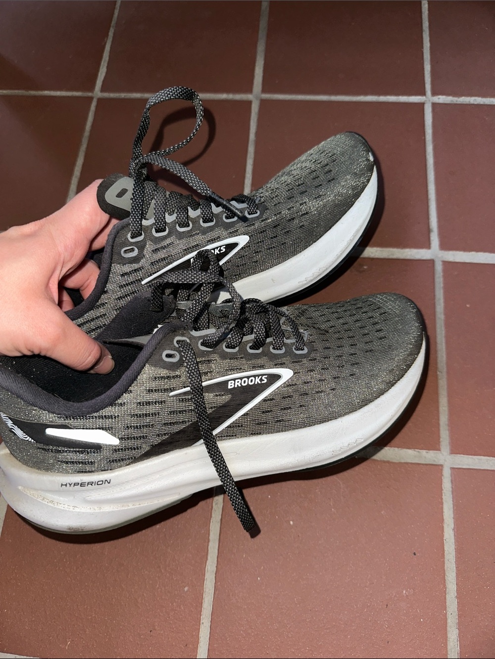 Brooks Hyperion women’s running shoes black size 7.5